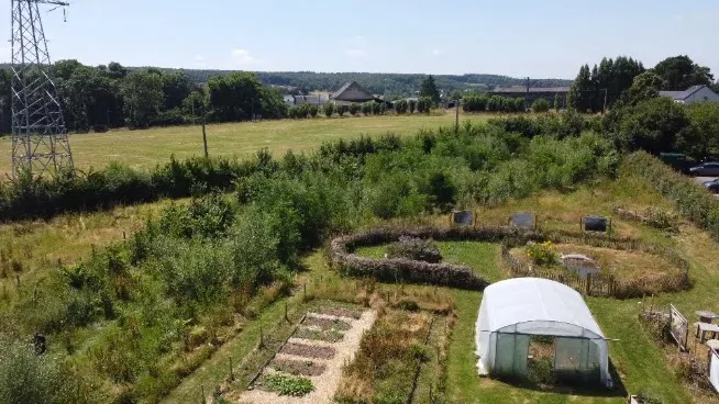 Jardin-forêt pédagogique sous serre à Naninne